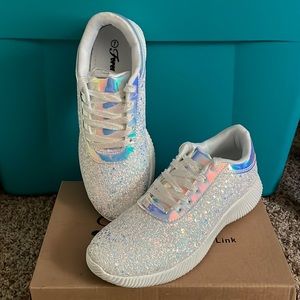 NIB NWT Forever by Forever Link Tennis Shoes White Iridescent Sparkle Sz 7 Women